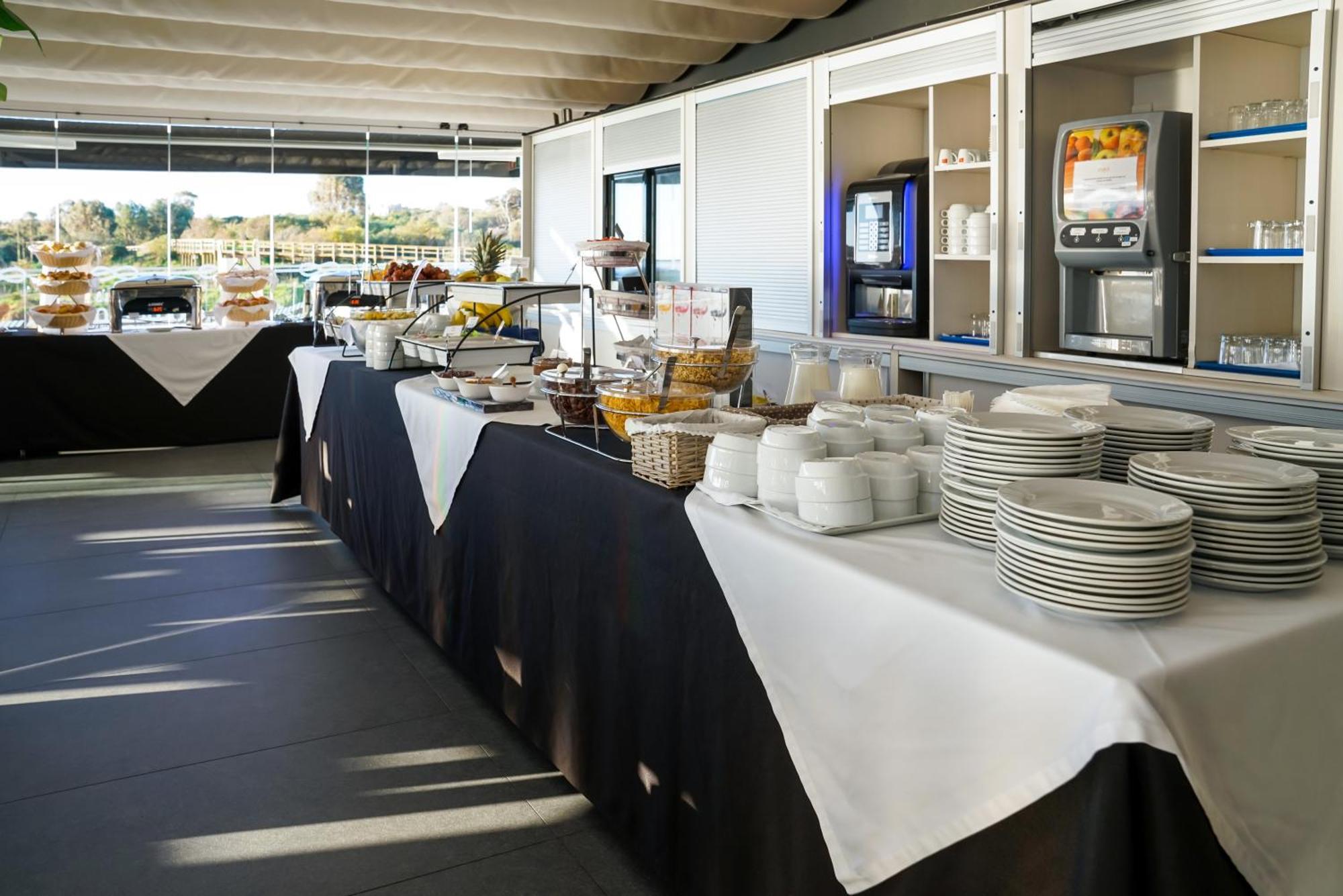לאגוּ‏ש Carvi Beach Hotel מראה חיצוני תמונה